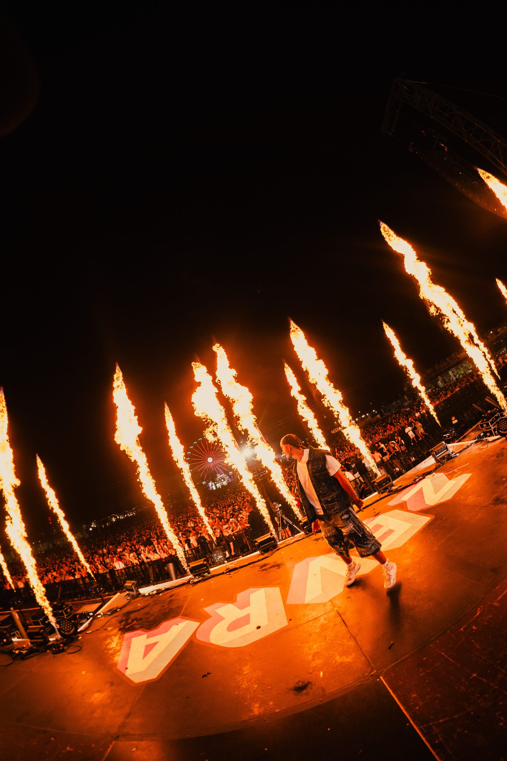 Carlittos_Escenario_Fuego.jpg